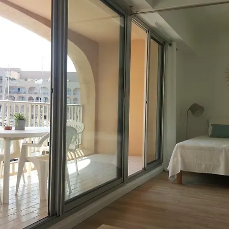 Port La Gavine Vue 耶尔